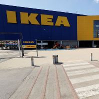 IKEA closes Tottenham store putting 450 jobs at risk (GB)