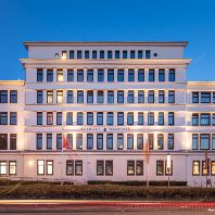 Real IS sells Wandsbek town hall building (GB)