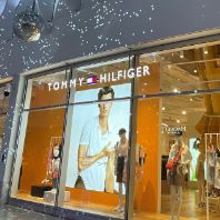 Tommy Hilfiger upsizes its store at Icon Outlet (GB)