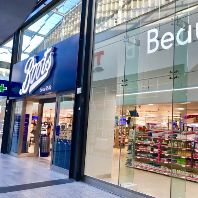 Boots to close 300 stores (GB)