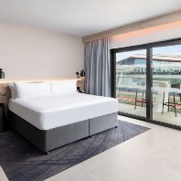 Hilton opens first-ever trackside hotel in Silverstone (GB)