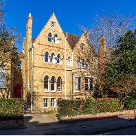 Oxford University expands student accommodations with a new purchase (GB)