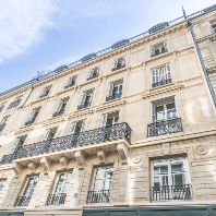 AM ALPHA revitalized office property on Rue de La Banque in Paris (FR)