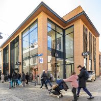 Savills IM sells prime Almere high street asset to Bouwinvest's Dutch retail fund